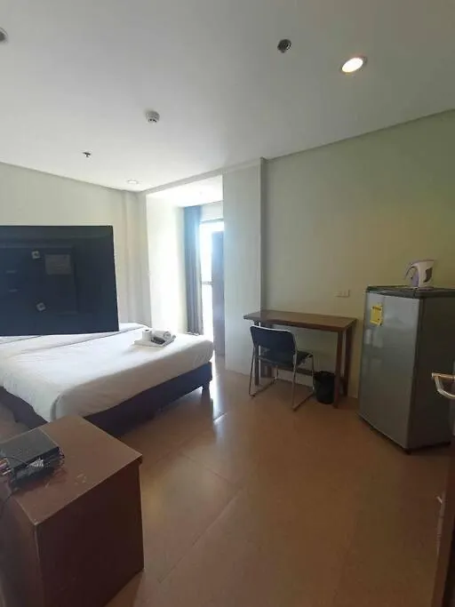 Spacious Studio Apartment B506 Manila